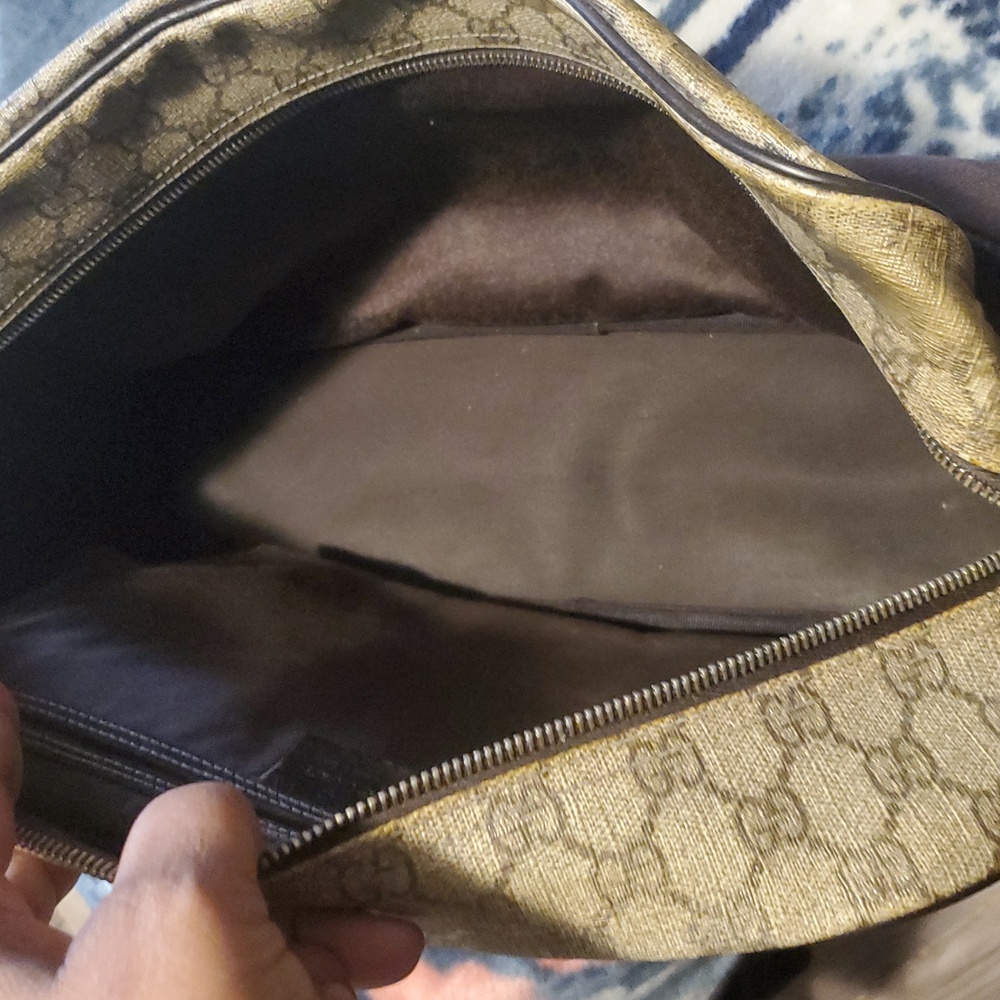 Authentic Large Gucci GG Supreme Crossbody Bag - Picture 8 of 16